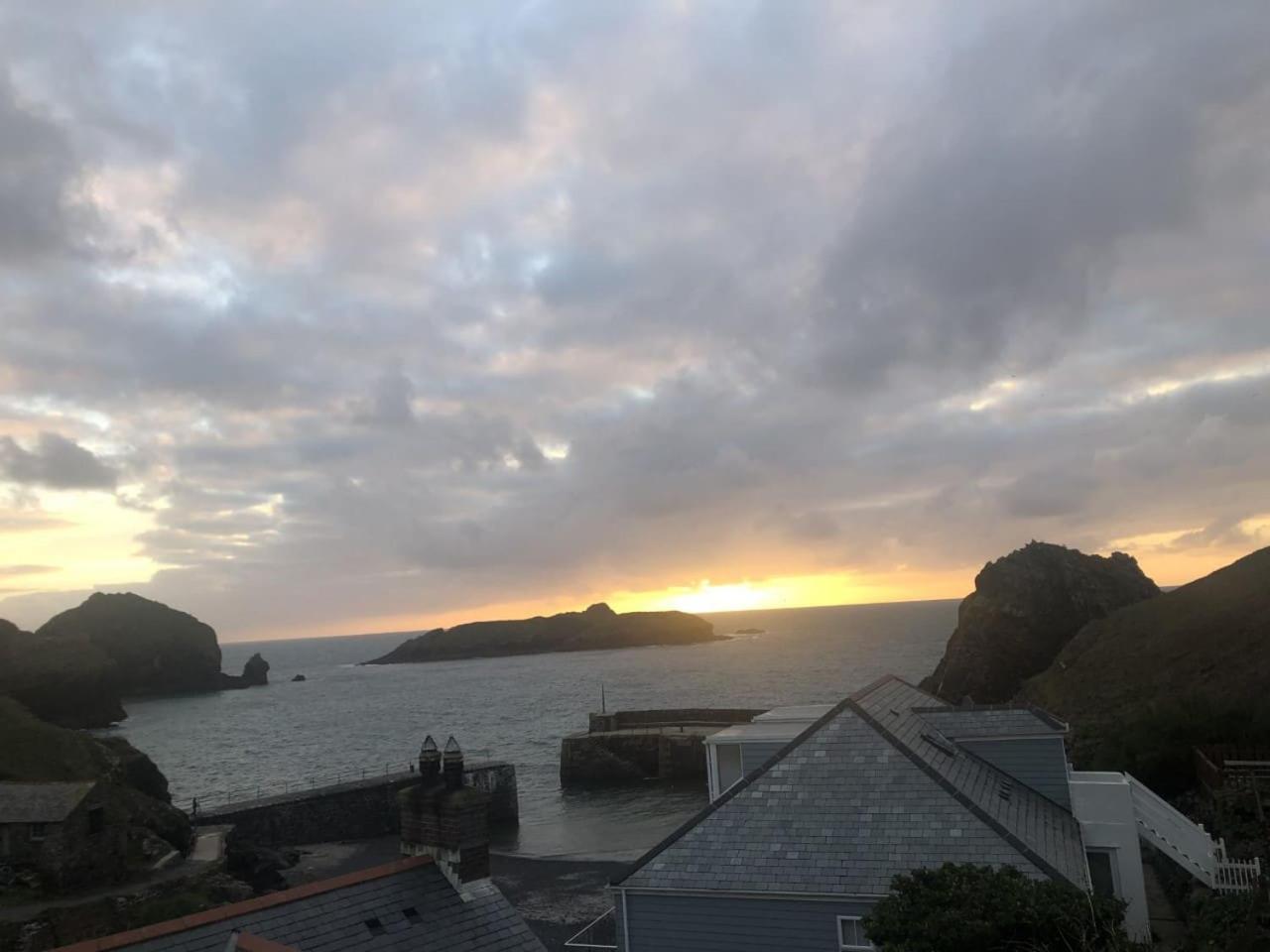 Tol-Dhu. One In A Mullion Villa Exterior photo